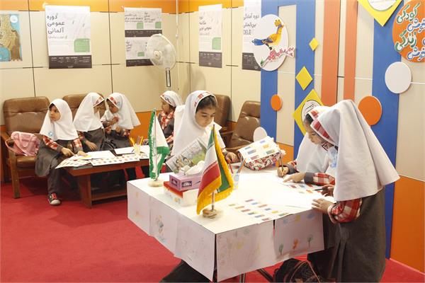 گزارش تصویری از غرفه کانون زبان ایران در چهارمین روز نمایشگاه هفته ملی کودک