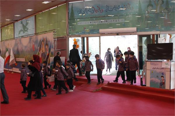 گزارش تصویری از غرفه کانون زبان ایران در آخرین روز نمایشگاه هفته ملی کودک