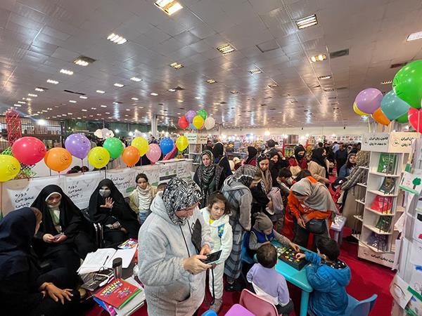 گزارش تصویری از هشتمین روز حضور کانون زبان ایران در نمایشگاه هشتمین جشنواره ملی اسباب بازی