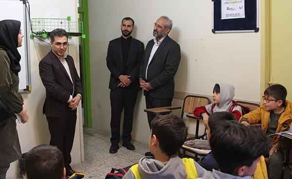 فرماندار اصفهان از دفتر مرکزی کانون زبان در این استان بازدید کرد